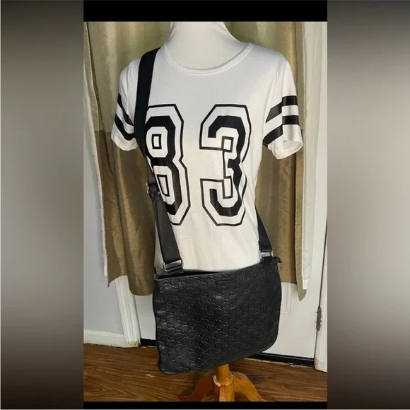 Gucci Black Embossed Leather Men's Bag - Picture 5 of 8